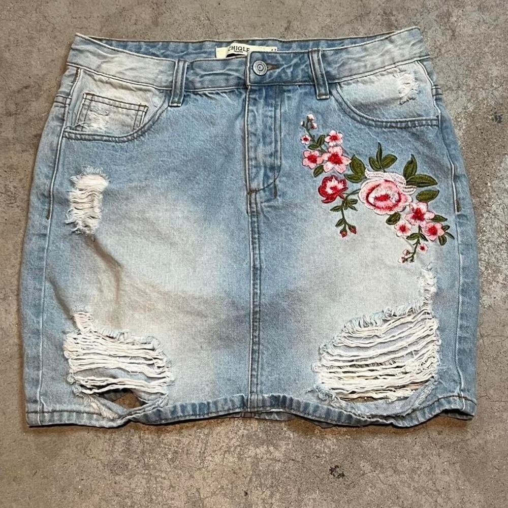 CHIQLE Denim Mini Skirt Distressed Ripped Floral‎ Embroidery Light Wash Sz L